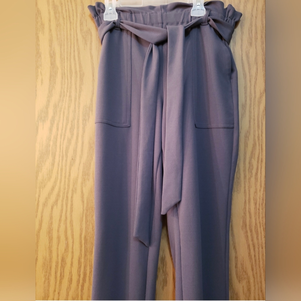 Cute gray ladies pants with elastic waist and ankles. Size small. Good condition